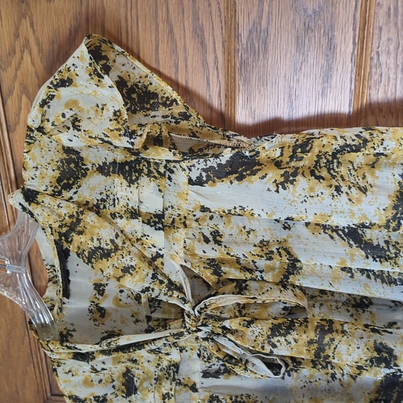 The Limited Sheet Short Sleeve Neck Tie Elastic Waist Polyester Abstract Blouse - Picture 4 of 7